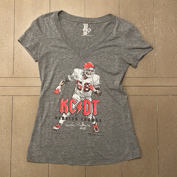 Kansas City Chiefs Derrick Thomas KC DT Pro Merch V-Neck Tee Medium Throw Back - Picture 1 of 3